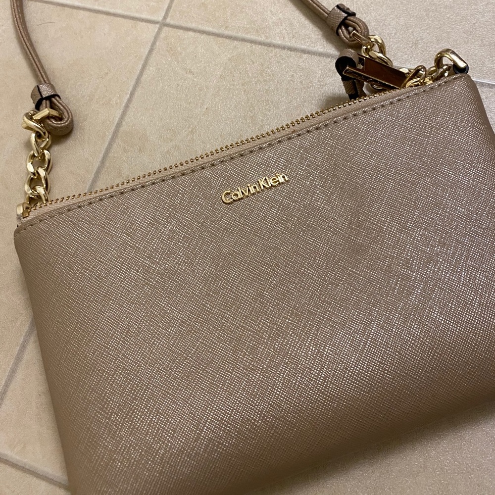 Calvin Klein Clutch w Strap